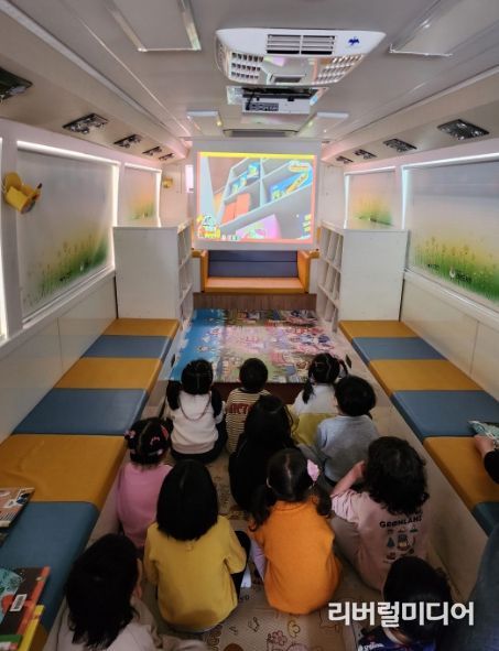 해로토로 캐릭터 입은 시흥시 라온도서관, 어린이 독서 놀이터로 인기