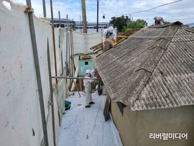 노후 슬레이트 철거 작업
