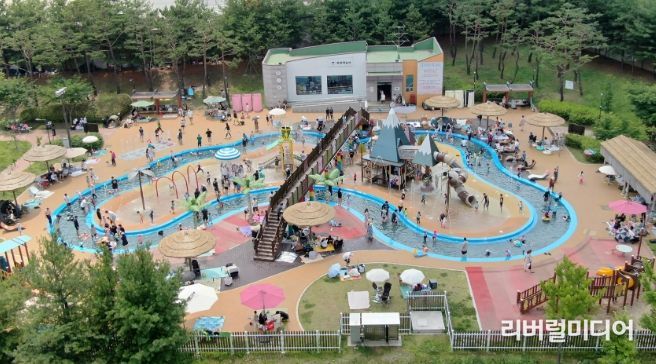 성남시 분당구 삼평동 화랑공원 물놀이장