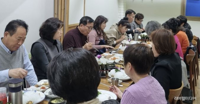 수원시 팔달구 우만1동 주민자치회, 주민자치센터 강사 간담회 개최