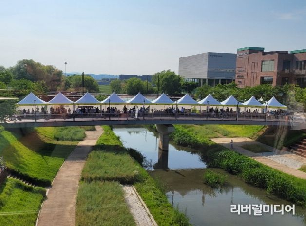 파주시, 롯데아울렛 파주점 직거래 장터 성황리 개최