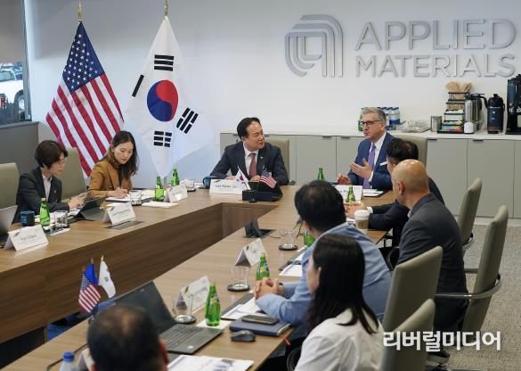 지난 9월 9일 이권재 오산시장이 미국 서니베일 어플라이드 머티어리얼즈서 투자유치 설명회를 진행하고 있다.