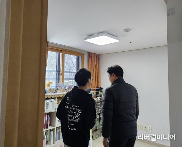 조용익 부천시장이 복지시설 등을 점검하고 있다.