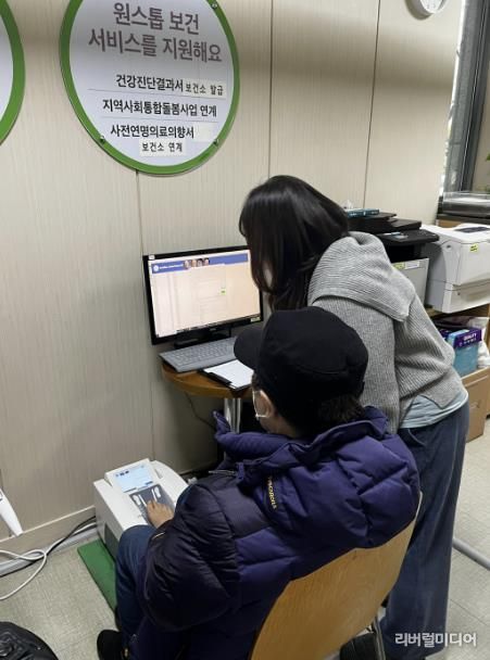 프로그램 참여 사전 건강검사를 받고 있다.