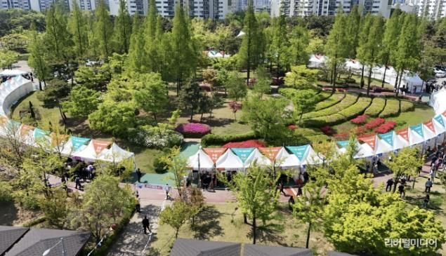 4월 29일 정왕동 중앙공원서 열린 시흥시 대규모 채용박람회 현장