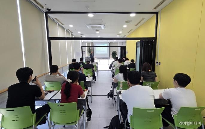 용인특례시가 지역내 반도체산업 관련기업 4곳의 신입사원을 대상으로 통합교육을 마련해 운영했다