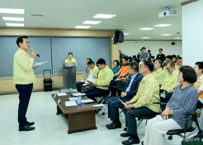 정명근 화성특례시장이 화성시 통합방위협의회 의장 자격으로 회의를 진행하고 있다.