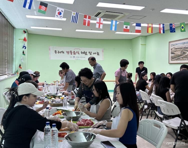 평택시 신장1동 주민자치회, '우리의 전통·발효 음식 체험 및 나눔' 3차 행사 성료