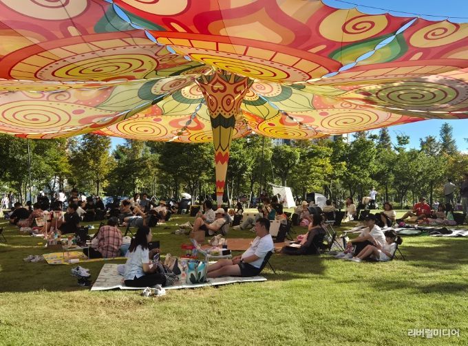 김포시는 지난 9월 19일부터 21일까지 3일간 김포한강중앙공원과 라베니체 수변, 장기도서관 등을 무대로 제12회 대한민국 독서대전을 개최했다.