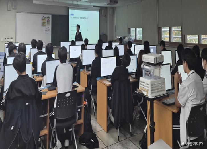 군포시진로교육협력센터, AI활용 창업특강 진행....미래 진로 탐색과 협업능력까지 경험