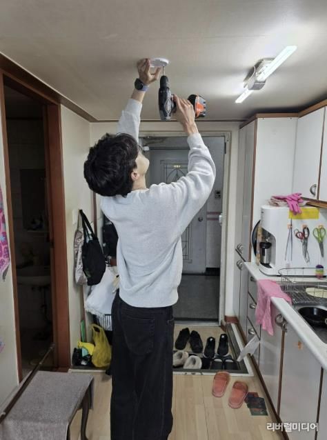 고양시 중산1동 지역사회보장협의체, 취약계층에 화재경보기 지원