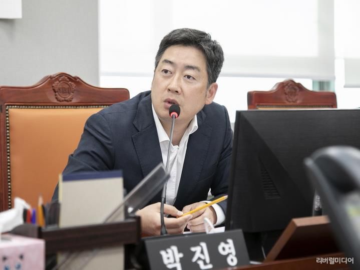 경기도의회 박진영 의원, 경기연구원, 행정사무감사에서 연구보고서 체계 점검
