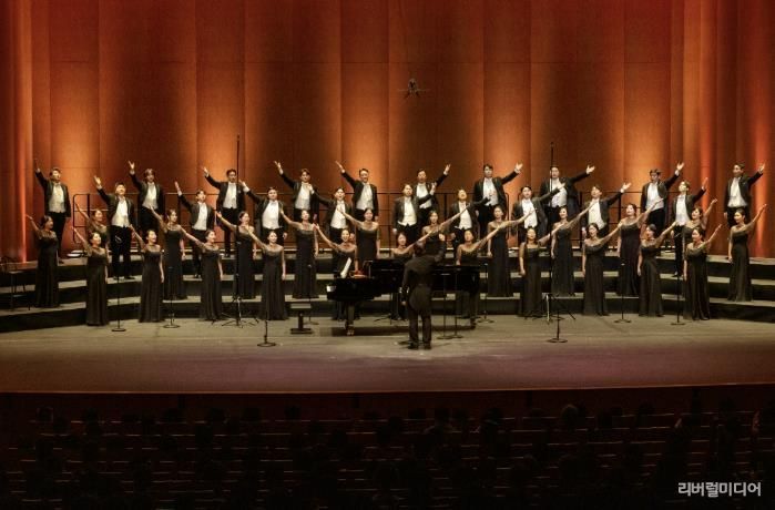 용인시립합창단, 상임 운영 기념 제10회 정기연주회 '우리의 노래, 마음의 뜰에 피어나' 성황리 마무리