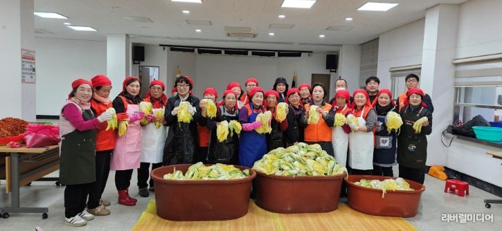 북내면 한마음봉사회의 겨울나기 ‘사랑의 김장 나눔’