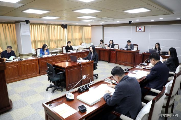 수원특례시의회 보건복지위원회, 조례안 등 안건심사