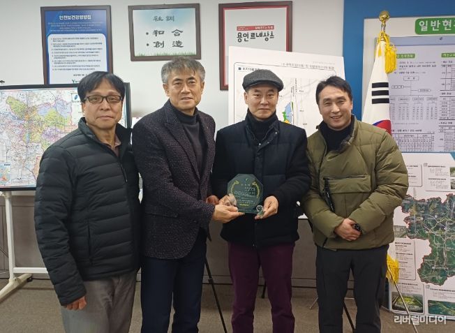 용인도시공사 모현복지회관, 지역 어르신들로부터 감사패 전달 받아