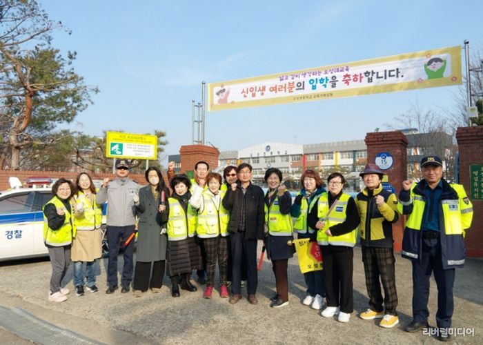 오성면 생활안전협의회, 등굣길 교통안전 봉사 진행